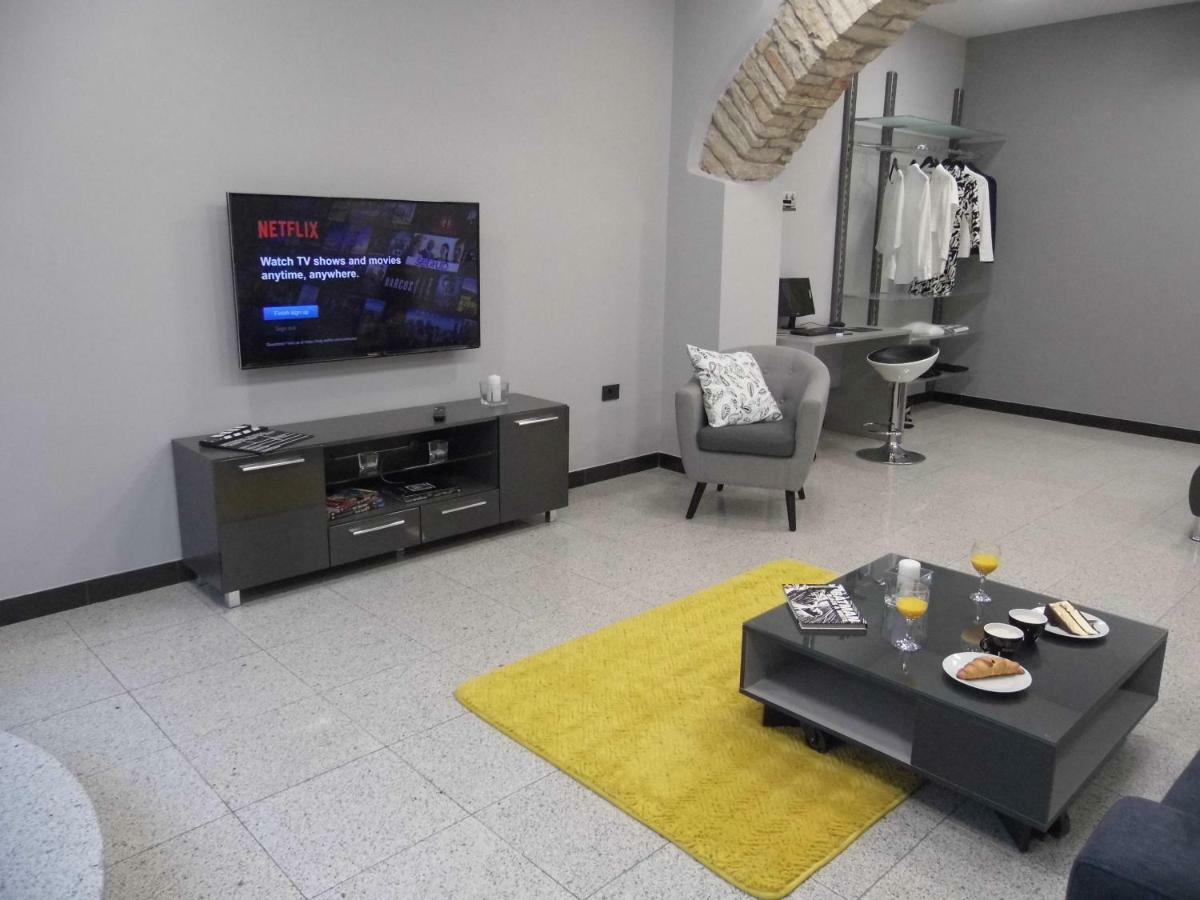 Batcave Apartment Pula Luaran gambar