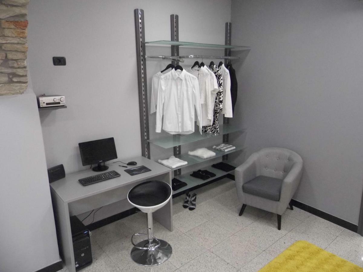 Batcave Apartment Pula Luaran gambar